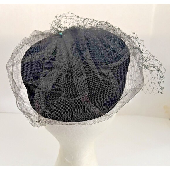Vintage 1950s Gene Doris New York Black Velvet Fascinator Veiled Hat w/Feathers main image 4